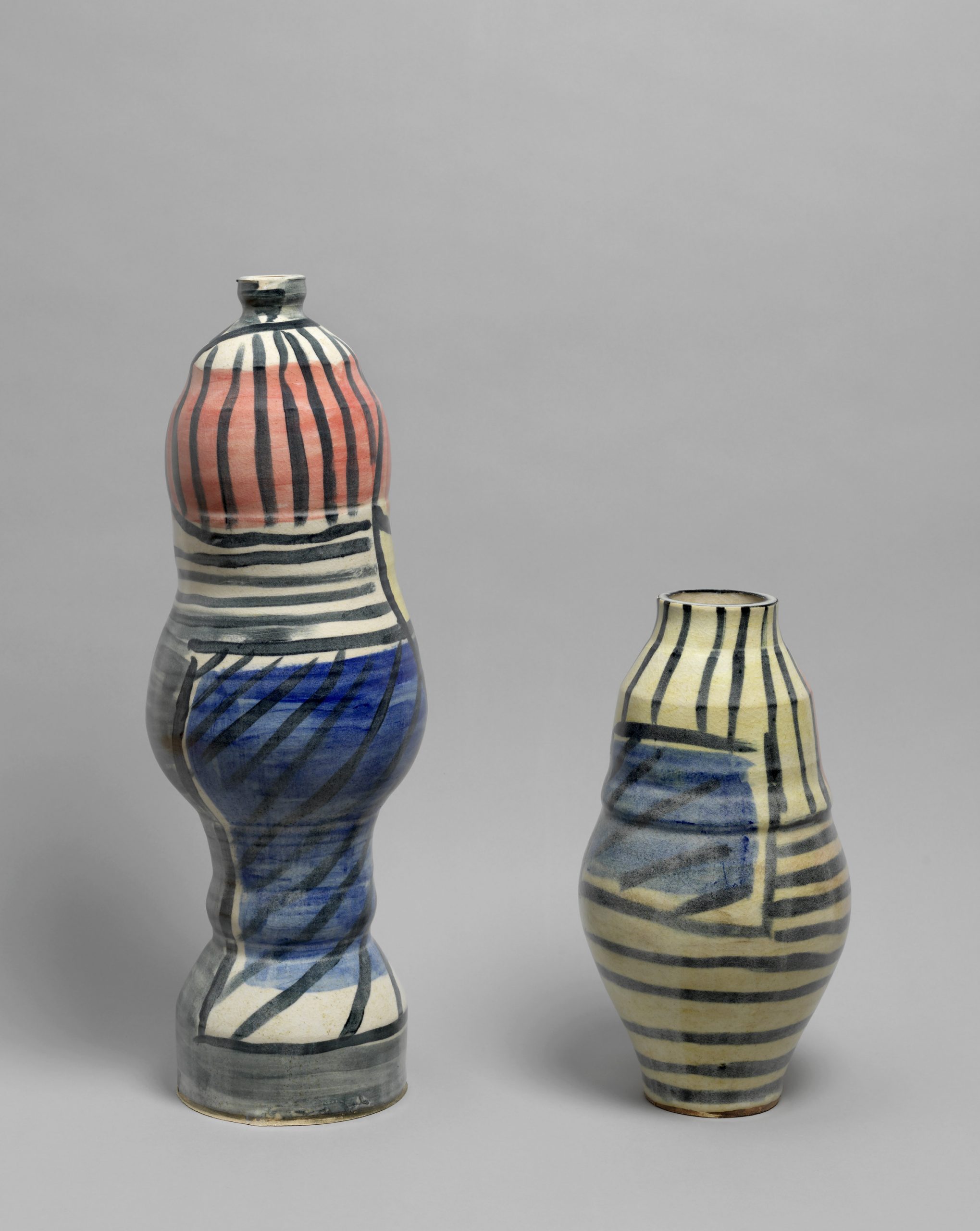 2 ceramic pots