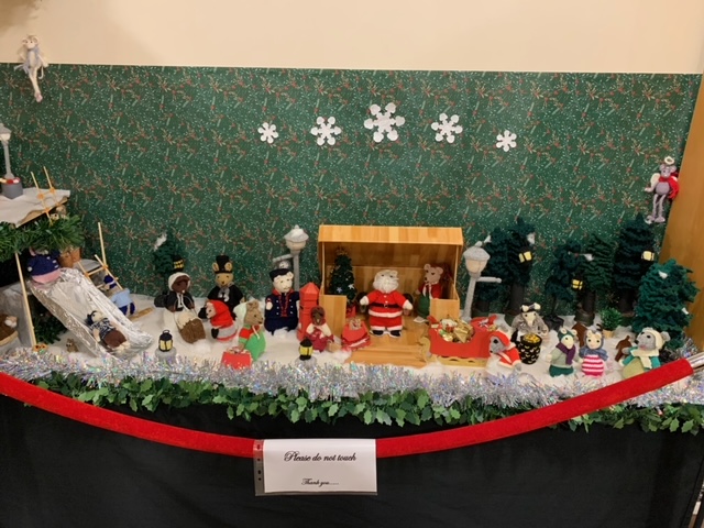 A festive display of knotted mice