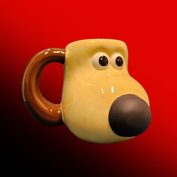 Colour changing gromit mug with red and black background.