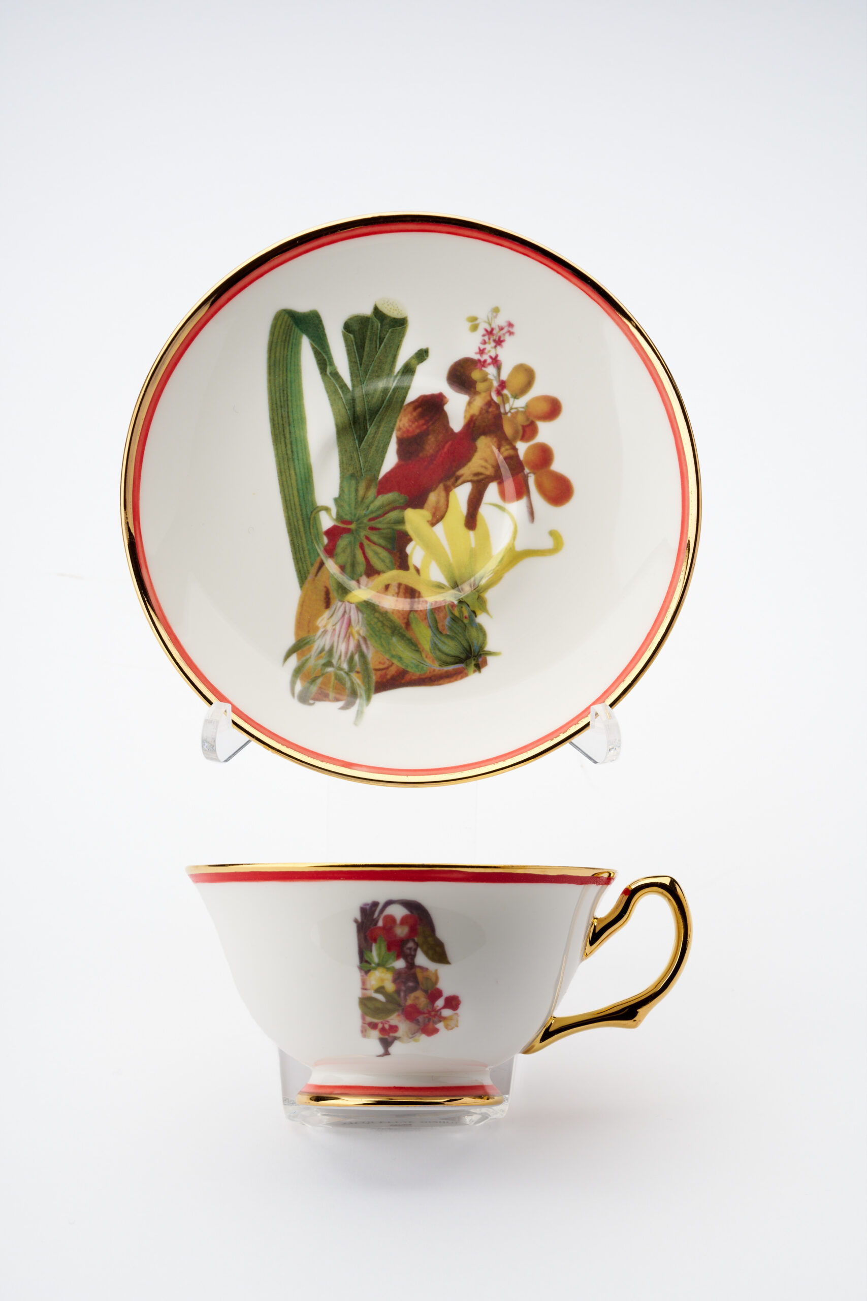 A set of two ceramic pieces